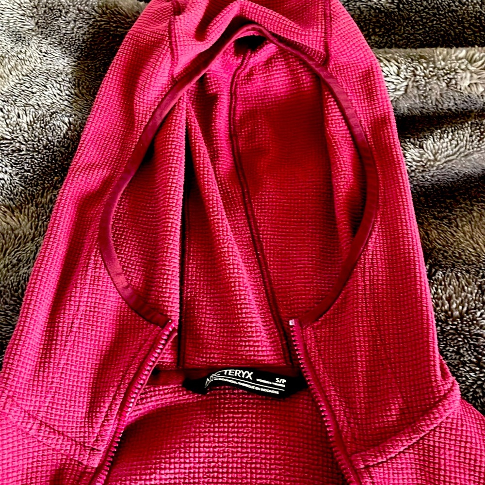 Great fleece arcteryx jacket in great condition.